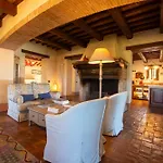 Tenuta Di Campagna Con Piscina Immersa Nel
