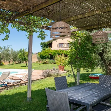 Tenuta Di Campagna Con Piscina Immersa Nel