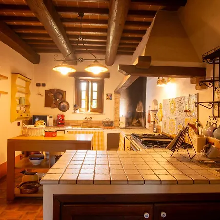 Tenuta Di Campagna Con Piscina Immersa Nel